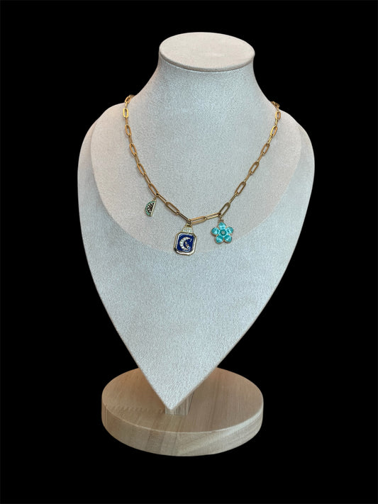 Goudkleurige stainless steel ketting met watermeloen, maan/ster en bloem bedel – een elegant en spiritueel sieraad met betekenis.